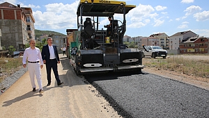 Emek Mahallesi'ne asfalt seriliyor