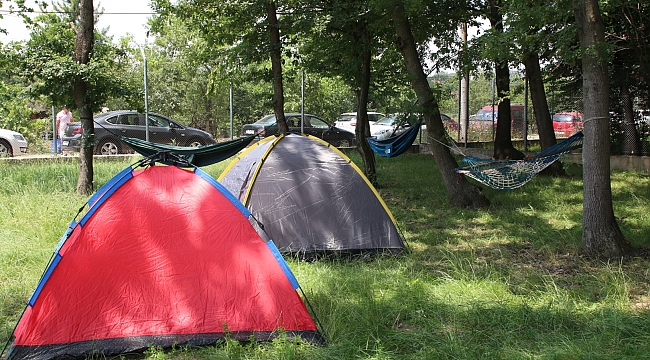 Kamp tutkunları için biçilmiş kaftan