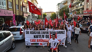 Kent meydanında Zafer Bayramı coşkusu