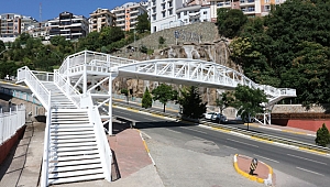 Metal korkuluklar boyandı