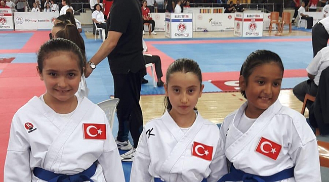 Öpüldünüz çekirgeler!