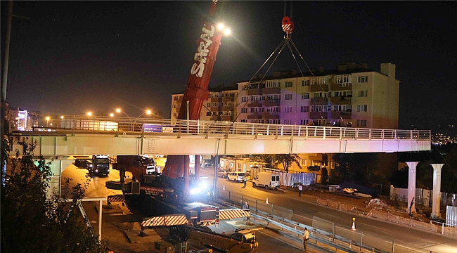 95 tonluk üst geçit montajlandı