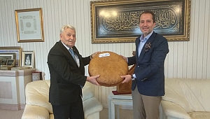 Aras, Erbakan'a adil düzen ekmeği götürdü