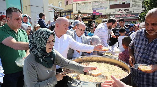 Bıyık'tan Darıcalılara aşure ikramı