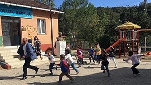 Çocuklarla ebelemece oynadı