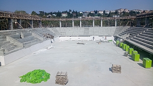 Darıca’nın dev spor salonunun tribünleri belirginleşti