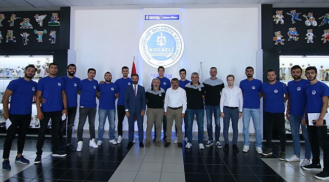 Kağıtspor voleybolda imzaları attırdı