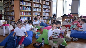 Kitap okuyup kağıt ürettiler