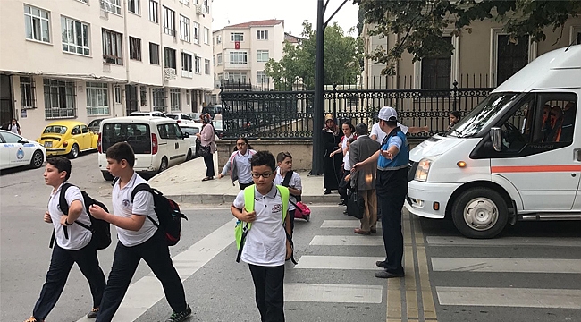 Okulların ilk gününde zabıta görev başında