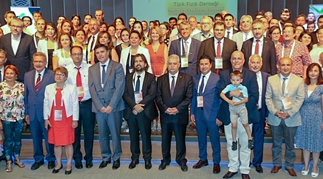 Prof. Dr. Aslan, 35. Fizik Kongresi'ne katıldı