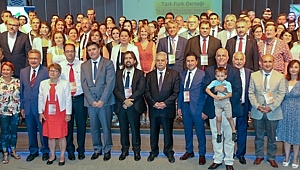 Prof. Dr. Aslan, 35. Fizik Kongresi'ne katıldı