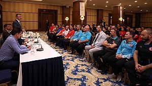 Başkan Büyükakın'dan Millilere moral ziyareti