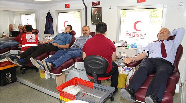 Büyükgöz’den Kızılay’a kan bağışı