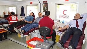 Büyükgöz’den Kızılay’a kan bağışı