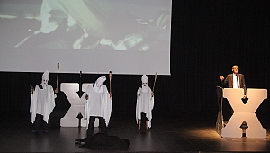 Çayırova'da Malcolm X tiyatroseverlerle buluştu