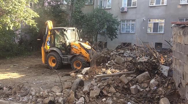 Darıca’daki çöp ev imha edildi