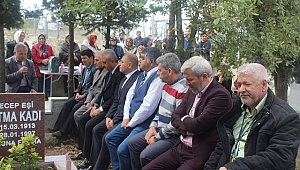 Duayen gazeteci Kadı, mezarı başında anıldı