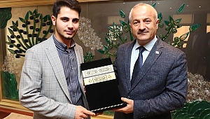 Genç hatibe Büyükgöz'den tebrik
