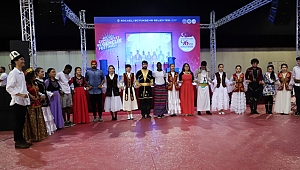 Gençlik festivalinde kardeşlik halayı