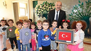 Minik yüreklerden Büyükgöz'e anlamlı hediye