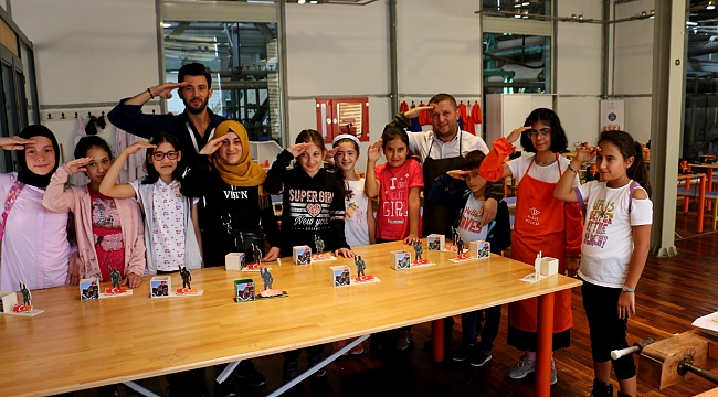 Minik yüreklerden Mehmetçiğe anlamlı destek
