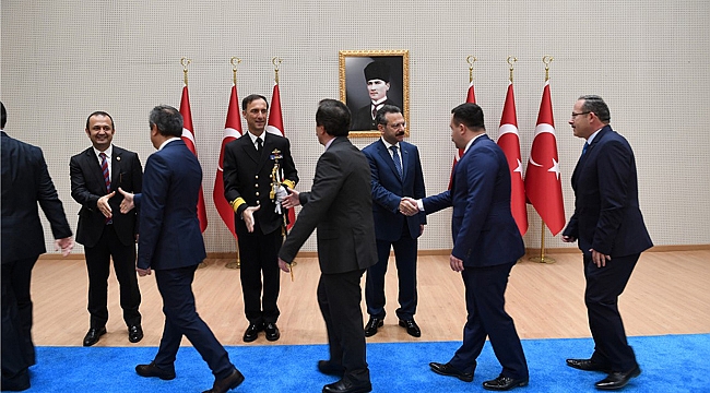 Vali Aksoy, tebrikleri kabul etti