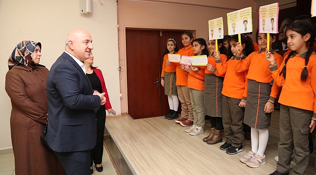 Bıyık'ın çocuk sevgisi