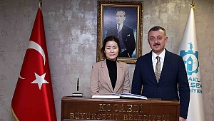 Büyükakın'a hem ziyaret hem davet