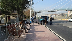 Cep duraklarına yeni banklar yerleştirildi