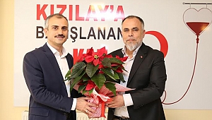 Çiftçi’den Kızılay’a çiçekli ziyaret