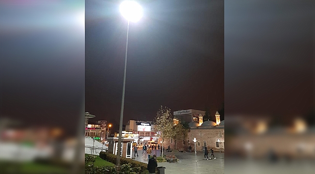 Kent Meydanı Işıl Işıl