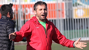 Bir yardımcı hakem nerede duracağını bilmez mi?