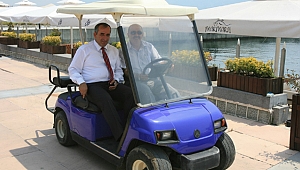 Meğerse Akar Golf aracı ile turlamış!