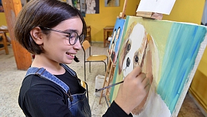 Minik ressamlar tuval başında