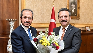 Müftü Cihan'dan Vali Aksoy'a çiçekli ziyaret