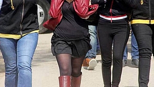 Otomobilde fuhuşa gözaltı