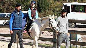 Atlı eğitim merkezi ilgi odağı oldu