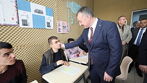 Başkan Büyükakın, engelli merkezlerini ziyaret etti