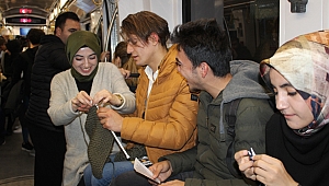 Bere ve eldiven örerek farkındalık yarattılar