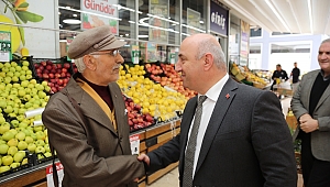 Bıyık çarşı pazar dolaşıyor