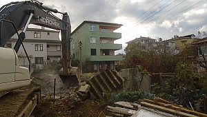 Darıca Belediyesi yıkıp geçiyor!