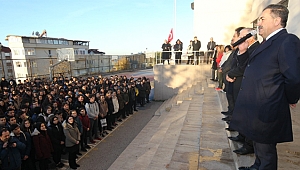 Gebze protokolü Sarkuysanlı öğrencilerle buluştu