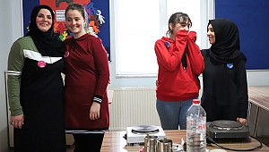 Annelerinin tecrübelerini öğreniyorlar