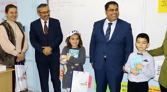 Aslan, minik Tuana’yı sevindirdi