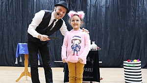 Çayırovalı çocuklar kukla şovla eğlendi