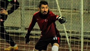 Futbol teröristleri Sefa'yı hastanelik etti