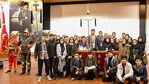 Gebzeli gençler, Atatürk'ün sınıfını gördüler