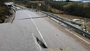 Kocaeli'de aşırı yağış sonucu yol çöktü