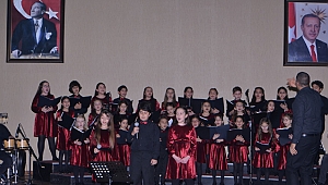 Kocaelililer çocuk korosunu ilgiyle dinledi