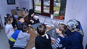 Minikler duygularını Ebru sanatıyla yansıttı